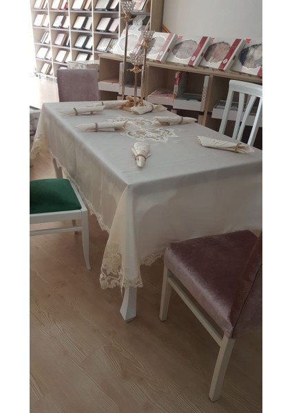 Hanedan Lüx Dantelli Bambu Kumaş Krem Masa Örtüsü ve Peçeteli Sofra Takımı 8 kişilik Dikdörtgen 160x230 cm 17 Parça - 113