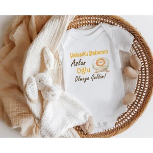 Niles Baby Shop Nilesbabyshop Yakışıklı Babamın Aslan Oğlu Olmaya Geldim Yazılı Kısa Kollu Zıbın