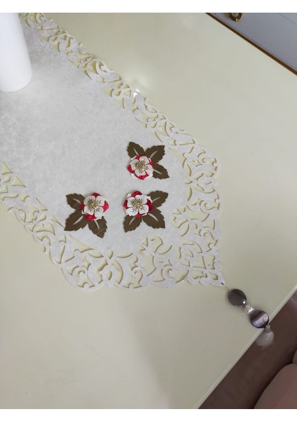 Çiçekli Krem Kadife Runner fırsatları