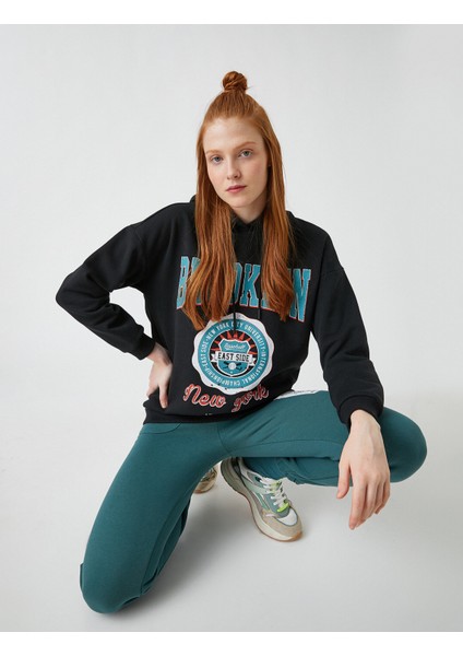 Kapüşonlu Baskılı Sweatshirt