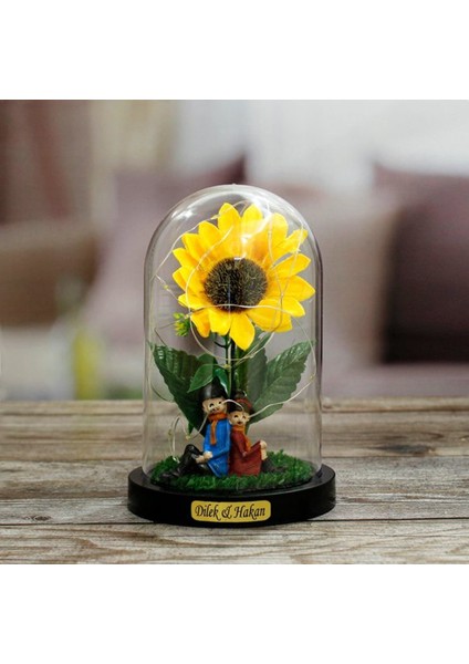 Kişiye Özel Ayçiçeği Altında Oturan Romantik Çift Tasarımlı Işıklı Fanus (Sarı) fiyatları