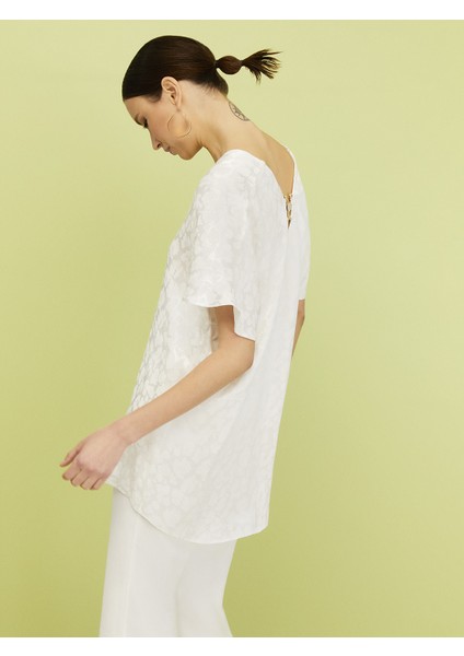 Sırtta Aksesuar Detaylı Bluz fırsatları