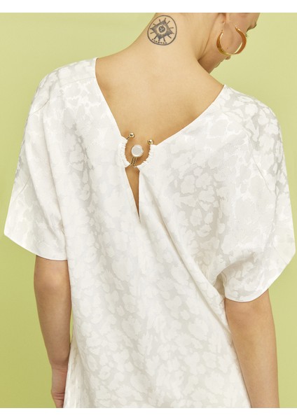 Sırtta Aksesuar Detaylı Bluz indirimleri