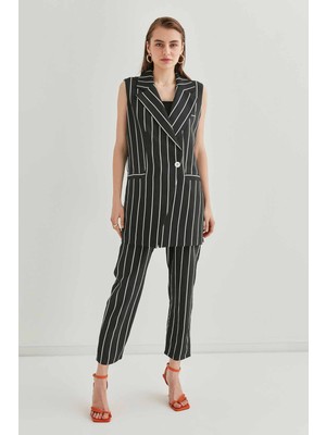 Vitrin Çizgi Desenli Belden Kemerli Yelek