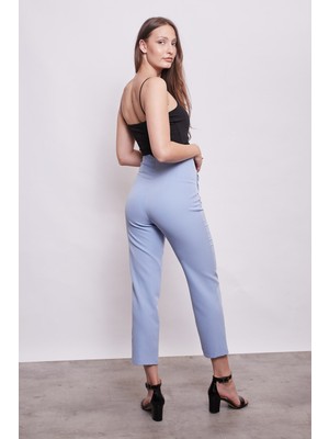 Kadın Yüksek Bel Rahat Kesim Şık Ofis Süs Cepli Havuç Pantolon-Açık Mavi