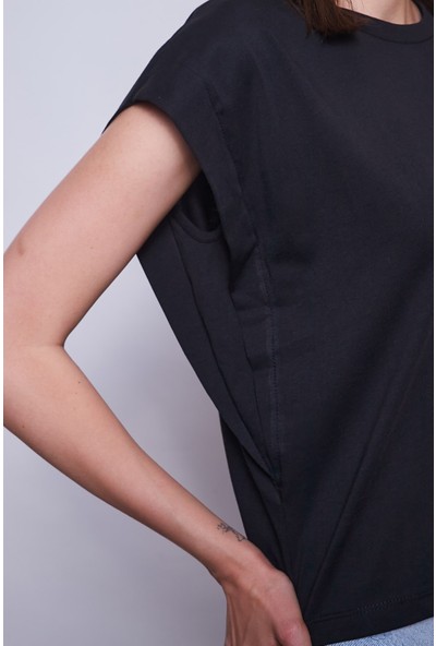 Kadın Geniş Sıfır Yaka Kısa Kol Pamuk Kumaş Oversize Tshirt-Siyah