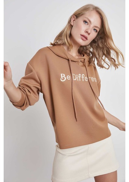 Önü Nakışlı Kapşonlu Sweatshirt fırsatları