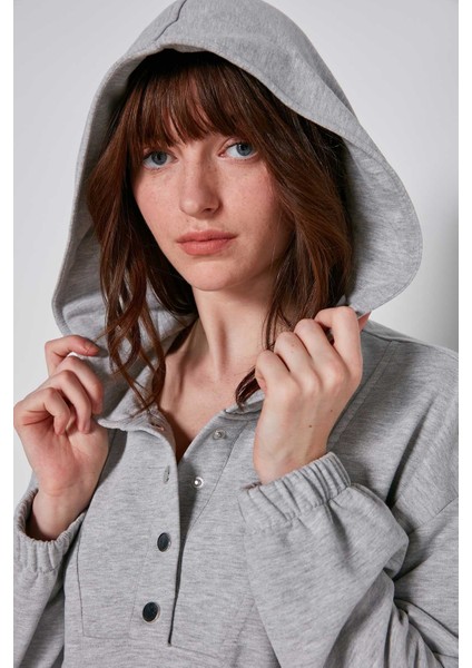 Yaka Çıtçıt Kol Etek Ucu Lastikli Sweatshirt fırsatları