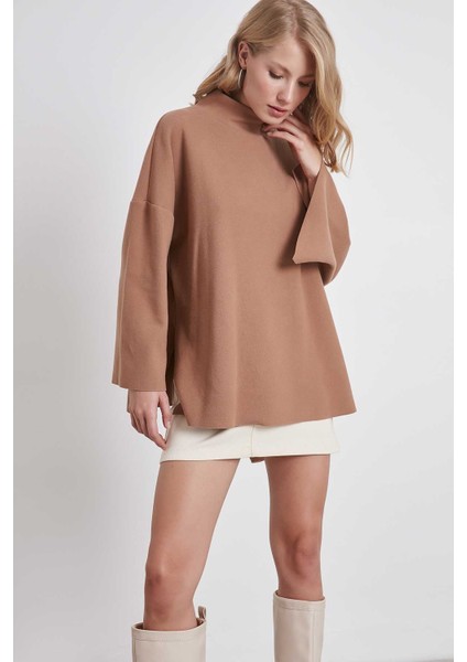 Düşük Kol Yakalı Yanlar Yırtmaçlı Örme Oversize Bluz fiyatları