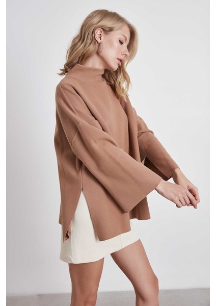 Düşük Kol Yakalı Yanlar Yırtmaçlı Örme Oversize Bluz modelleri