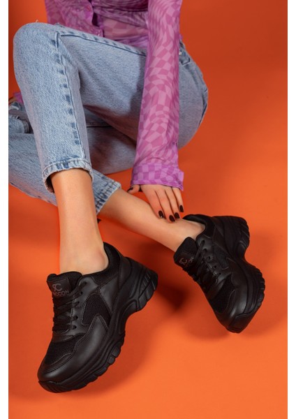 Kadın Siyah Sneaker Düz Taban Ortapedik İç Taban ile Rahat Kullanım modelleri