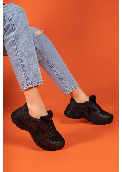 Kadın Siyah Sneaker Düz Taban Ortapedik İç Taban ile Rahat Kullanım fırsatları