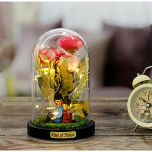 Herkesetoptantic Kişiye Özel Şakayık Çiçeği Altında Sırt Sırta Oturan Çift Tasarımlı Işıklı Fanus (Pembe)