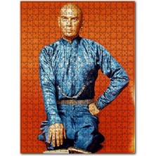 Cakapuzzle Yul Brynner Mavi Parlak Elbiseli Kırmızı Arkaplan 255 Parça Puzzle Yapboz Mdf (Ahşap)