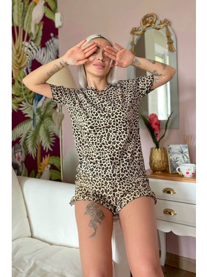 Pijama Evi Leopar Baskılı Şortlu Kadın Pijama Takımı