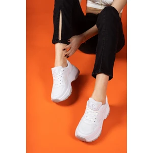 Kadın Beyaz Sneaker Düz Taban Ortapedik İç Taban ile Rahat Kullanım