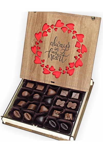 Çikolata Marketi Always In My Heart Yazılı Kalplerle Süslenmiş Sevgiliye Özel Ahşap Kutulu Hediyelik Çikolata