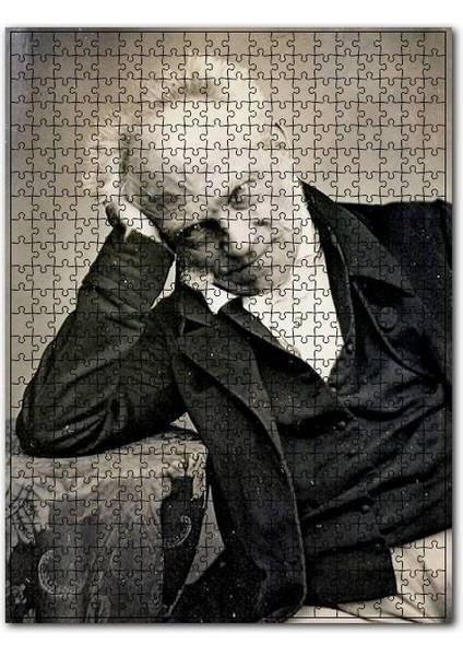 Masaya Yaslanmış Artur Şopenhager 1000 Parça Puzzle Yapboz Mdf (Ahşap)