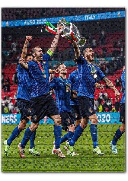 Italya Uefa Euro 2021 Şampiyonluk Kupası Sahada 255 Parça Puzzle Yapboz Mdf (Ahşap)