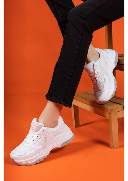 Kadın Beyaz Sneaker Düz Taban Ortapedik İç Taban ile Rahat Kullanım modelleri