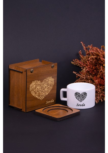 Kalp Tasarımlı Sevgililer Günü Hediyesi- Kız Arkadaşa Ahşap Kutusunda Fincan Hediye Seti fiyatları