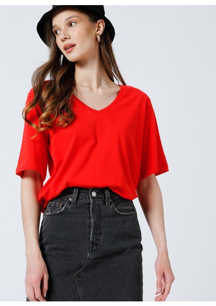 V Yaka Düz Kırmızı Kadın T-Shirt TALITA