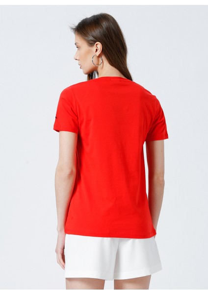 V Yaka Düz Kırmızı Kadın T-Shirt TEYO modelleri