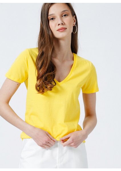 V Yaka Düz Sarı Kadın T-Shirt TEYO