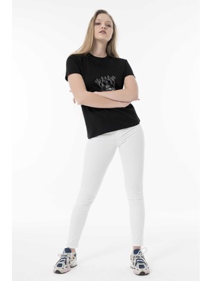 Phinzy King Skull Göğüs Baskılı Kadın Siyah Slim Fit Regular T-Shirt
