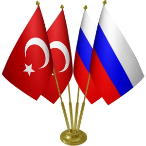 Masa Üstü Rusya Bayrağı Türk Bayrağı Dörtlü Pirinç Direk Masa Bayrak Seti