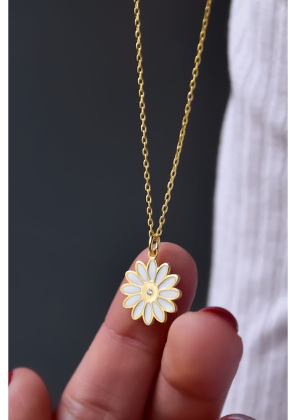 925 Ayar Gümüş Gold Kaplama 0,01 Karat Pırlanta Beyaz Mineli Gerbera Çiçeği Kolye