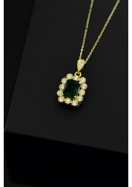 925 Ayar Gümüş Gold Kaplama Yeşim Renkli Taş Tepelikli Kare Tasarım Kolye modelleri