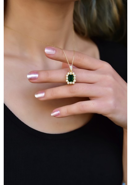 925 Ayar Gümüş Gold Kaplama Yeşim Renkli Taş Tepelikli Kare Tasarım Kolye indirimleri