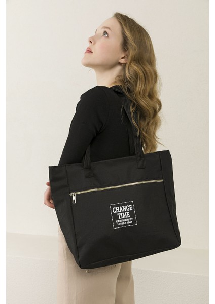 Kadın Siyah Önü Fermuarlı Change Time Yazılı Kol Çantası indirimleri