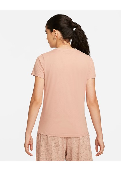 BV6169-609 W Nsw Tee Essntl Icon Futura Kadın T-Shirt modelleri