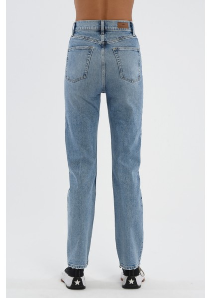 Açık Mavi Yüksek Bel Slim Straight Fit Dizi Yıpratmalı Fermuarlı Jean Pantolon C 4694-005 fırsatları