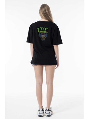 Phinzy Toxic Wild Wolf Sırt Baskılı Kadın Siyah Oversize Bol Kesim T-Shirt
