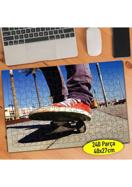 Caddede Kaykay Süren Ayaklar 240 Parça Puzzle YAPBOZ-76055403