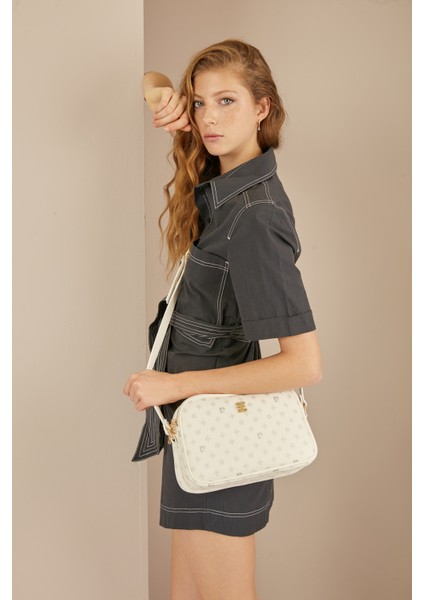 Beyaz Monogram Kadın Çapraz Çanta 05PO22Y1536-MN By