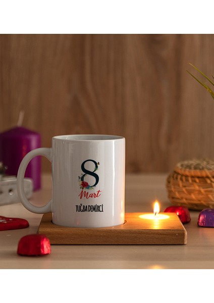 Kişiye Özel Kadınlar Gününe Özel Ahşap Altlıklı Mumlu Beyaz Kupa Bardak modelleri
