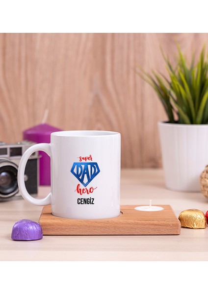 Kişiye Özel Super Dad Babaya Hediye Ahşap Altlıklı Mumlu Beyaz Kupa Bardak
