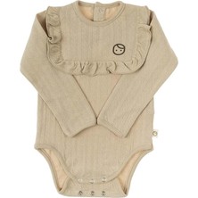 Uzun Kollu Fırfırlı Ayarlanabilir Çıtçıtlı Zıbın Bej Organik Pamuk