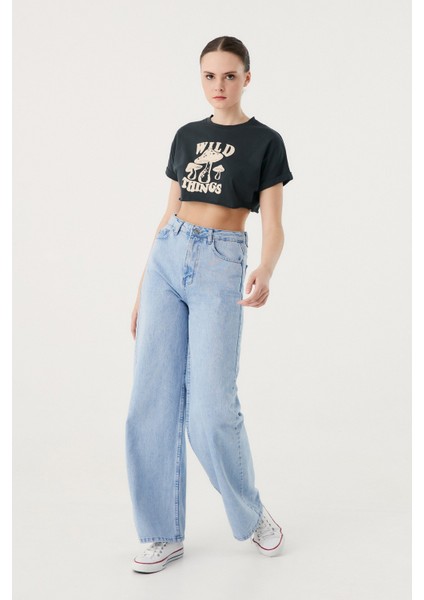Mantar Baskılı Salaş Crop Tişört modelleri