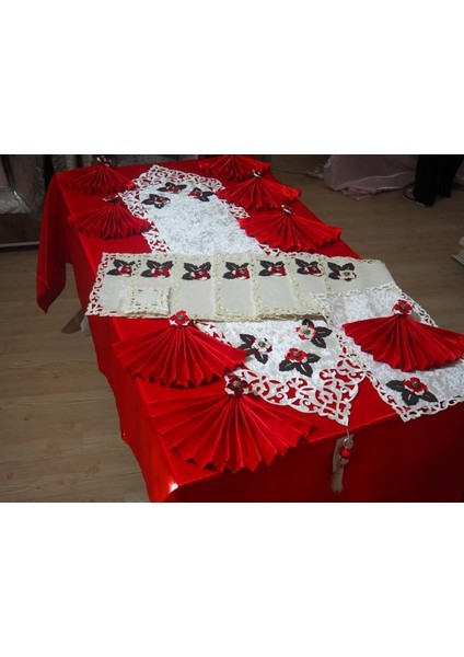 Afife Kadife ve Monoray Kumaş Krem/Kırmızı Masa Örtüsü , Peçeteli ve Amerikan Servisli Sofra Takımı 8 kişilik Dikdörtgen 160x230 cm 34 Parça - 373