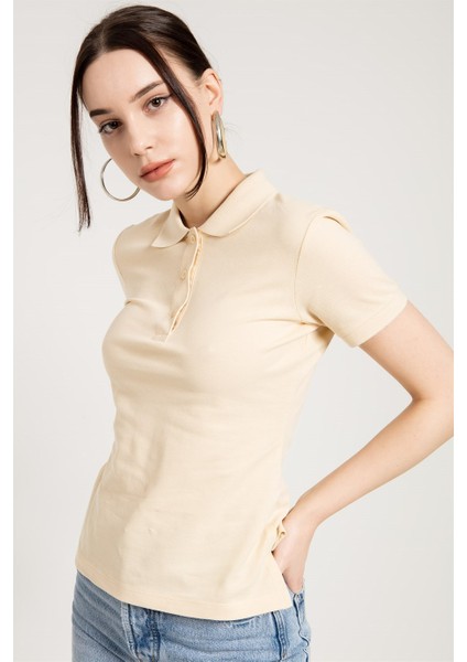 Bej Klasik Düğmeli Kadın Polo Yaka T-Shirt fırsatları