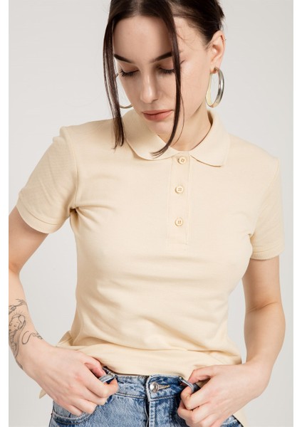 Bej Klasik Düğmeli Kadın Polo Yaka T-Shirt indirimleri