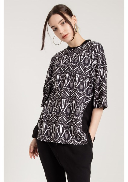 Desenli Oversize Siyah Kadın T-Shirt modelleri