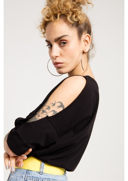 Omzu Açık Siyah Kadın T-Shirt fırsatları