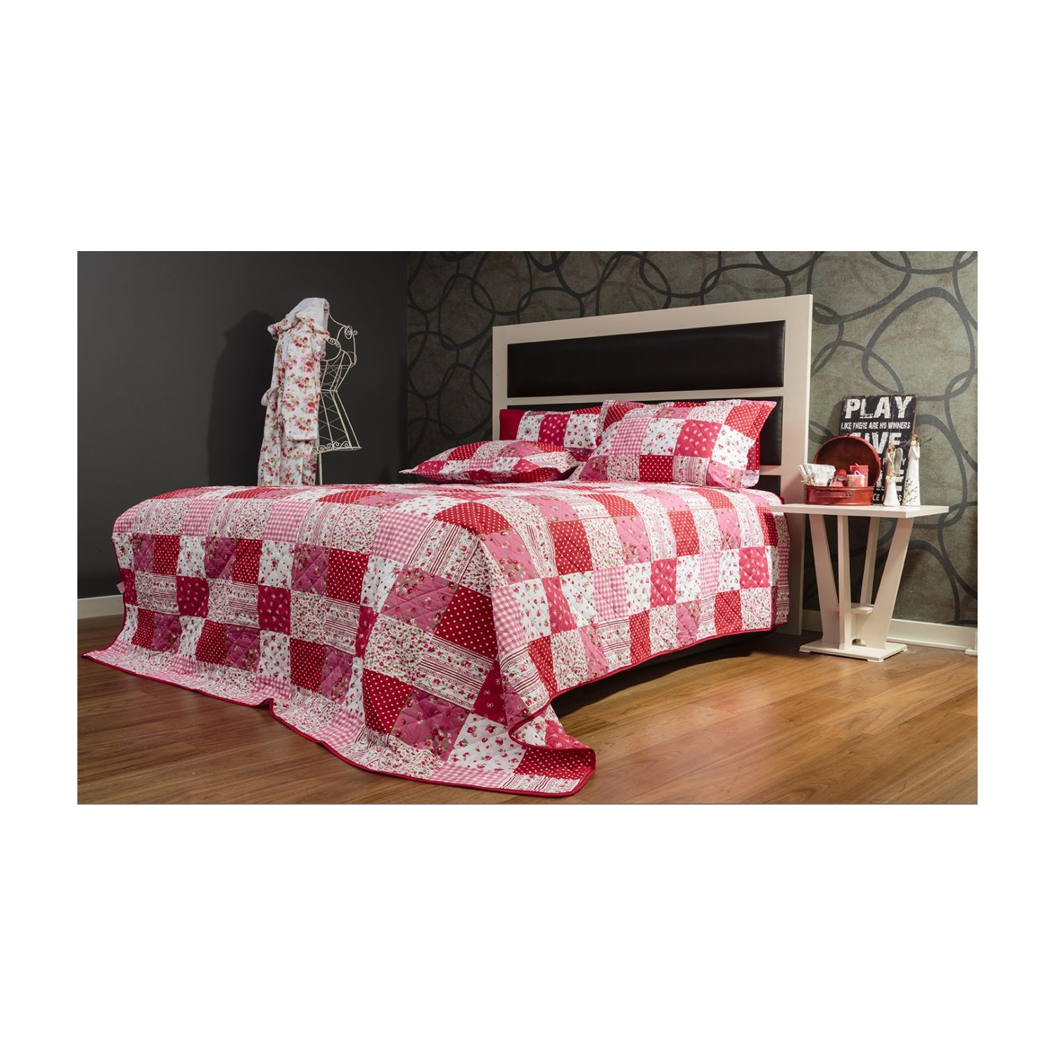 Angels İn Town Kırmızı Patchwork Çift Kişilik Yatak Örtüsü