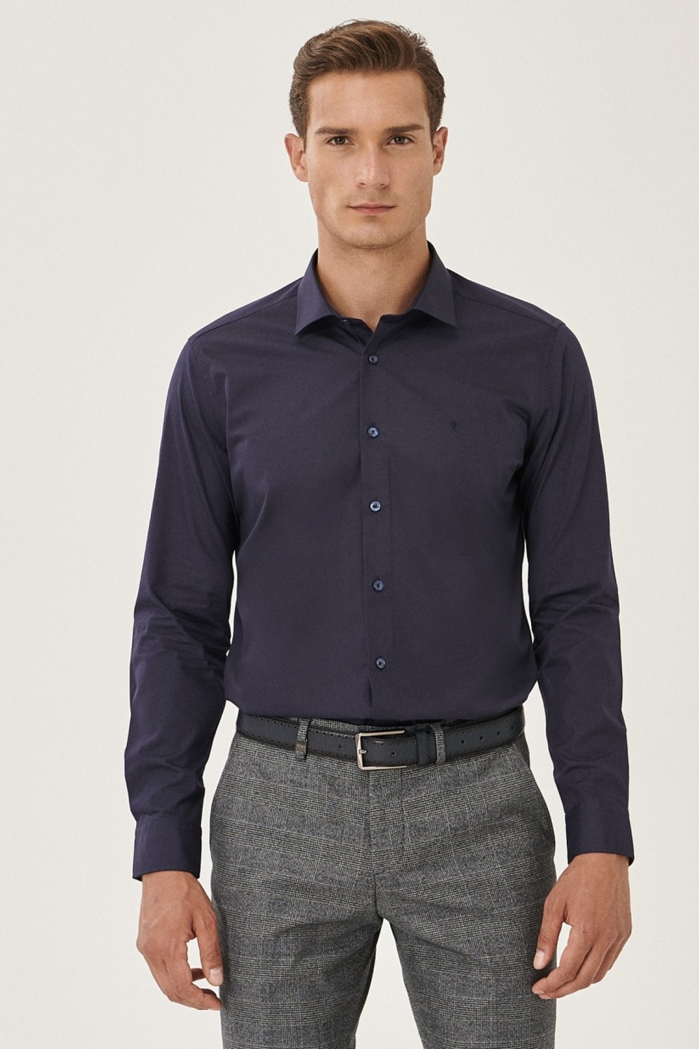 Altınyıldız Classics Erkek Beyaz Non-Iron Ütülemesi Kolay Terletmez Pamuklu Slim Fit Dar Kesim Klasik Yaka Gömlek